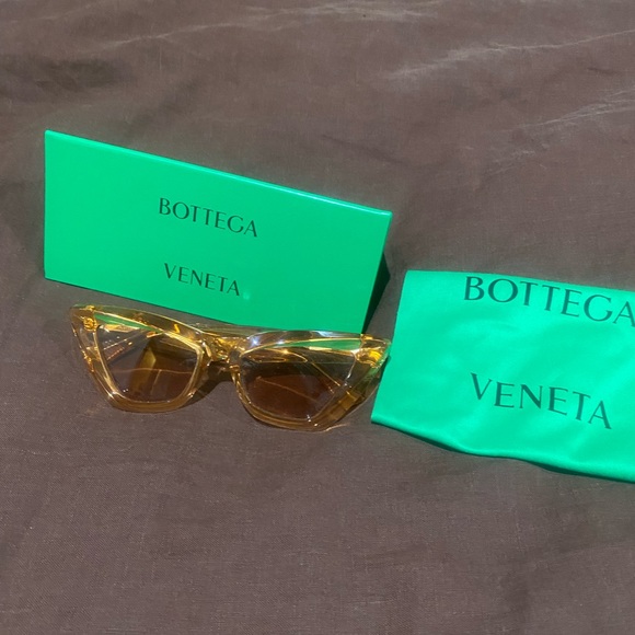 NWT Bottega Veneta Women's Angle Cat-Eye Sunglasses - Picture 9 of 9